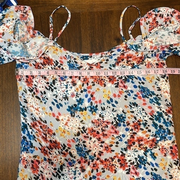 Devlin floral print cold shoulder shift dress - Picture 10 of 11